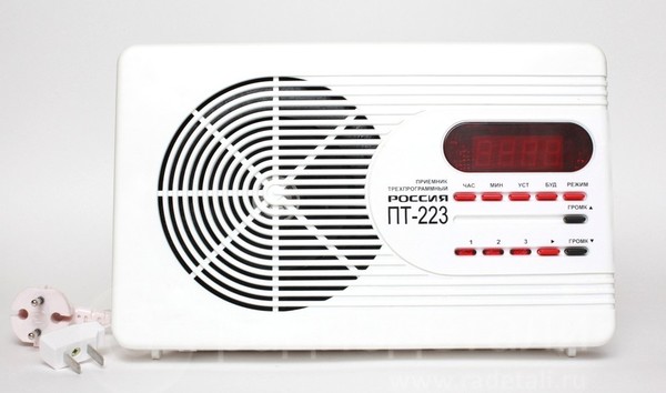 Трехпрограммный приемник РОССИЯ ПТ-223 часы-будильник, термометр, 30В