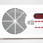Трехпрограммный приемник РОССИЯ ПТ-223 часы-будильник, термометр, 30В