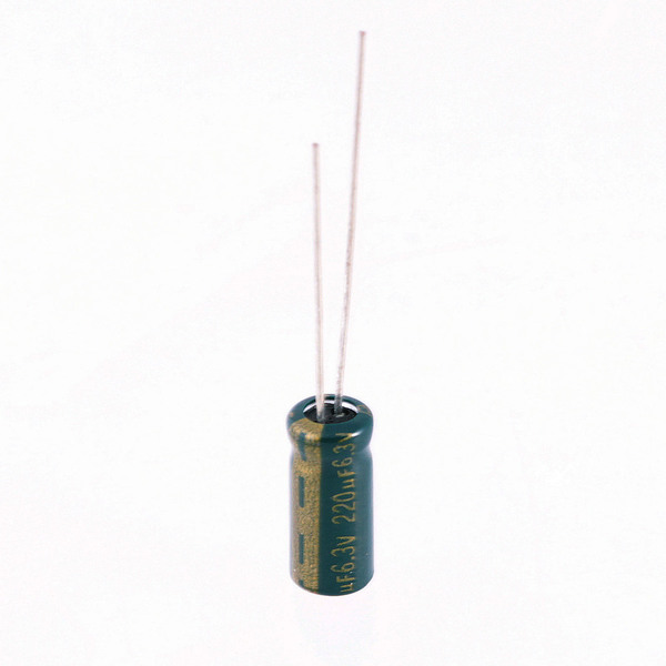 Конденсатор электролитический 220мкФ 6.3В 105C [6.3x11] 20% Yageo